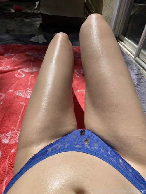 kyliexquinn 07 05 2020 37797189 Outside tanning with my ha