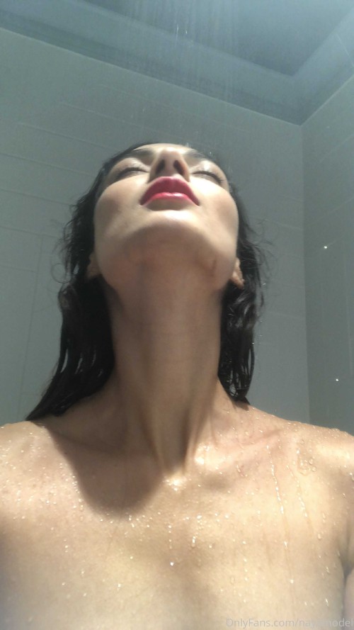nayamodel 12 09 2020 117010628 Hot shower after a long busy day