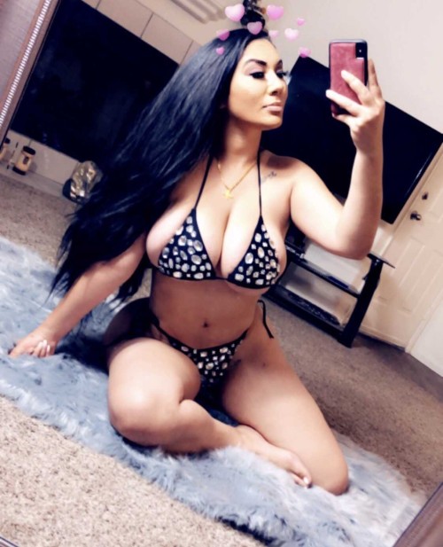 thickmami 09 09 2018 3199486 Whoever Guess my bra size gets a surprise video