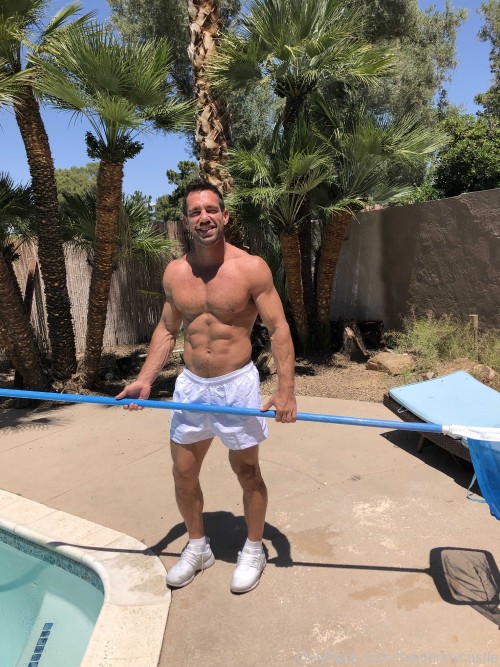thejohnnycastle 14 05 2019 6757608 I was the pool boy