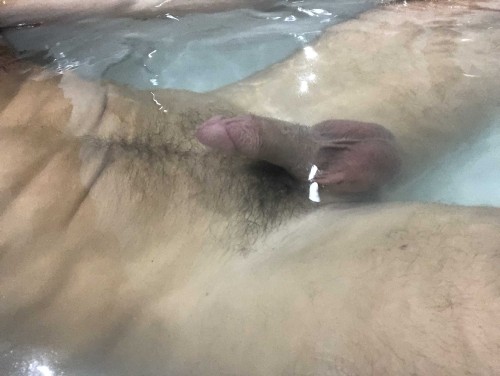 thejohnnycastle 19 11 2018 3808758 Soaking in the tub