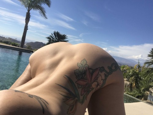 mandymuse69 05 08 2018 12100385 Arching my back by the pool