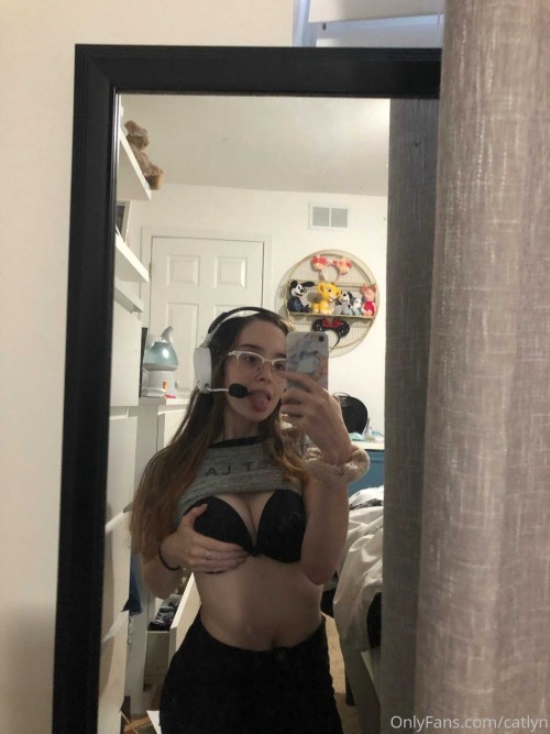 catlyn 2019 09 26 64317258 Gamer girl ? like for a video later tonight ?