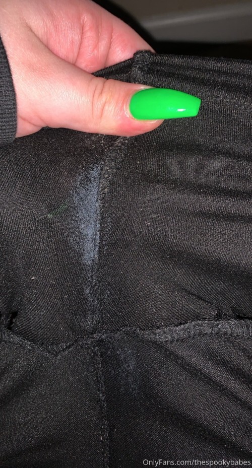 thespookybabes 25 01 2021 I creamed in my leggings ??