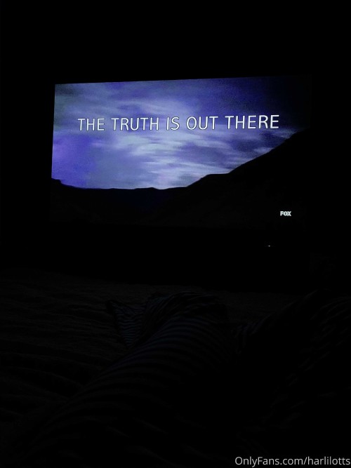 harlilotts 30 09 2020 129267771 Watching X Files with no lights on