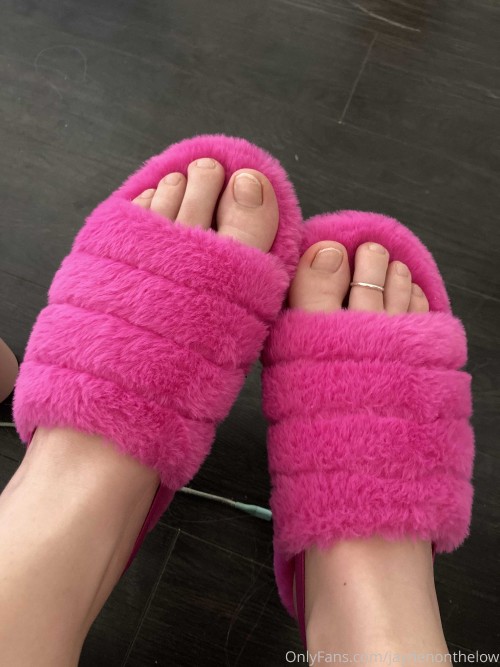 jaydenonthelow 03 08 2020 640012102 New slippers ? lol