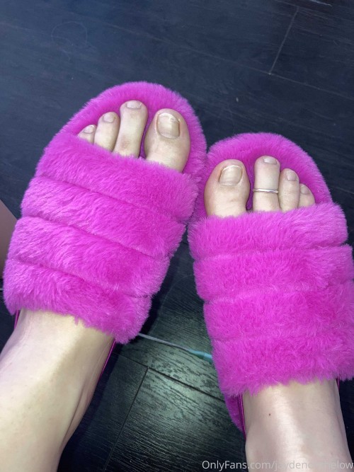 jaydenonthelow 03 08 2020 640012119 New slippers ? lol