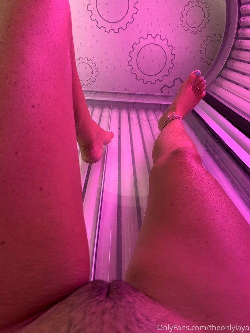 theonlylaya 01 10 2020 Tip $2 if you’d risk getting caught fucking me in the tanning bed at the gym?