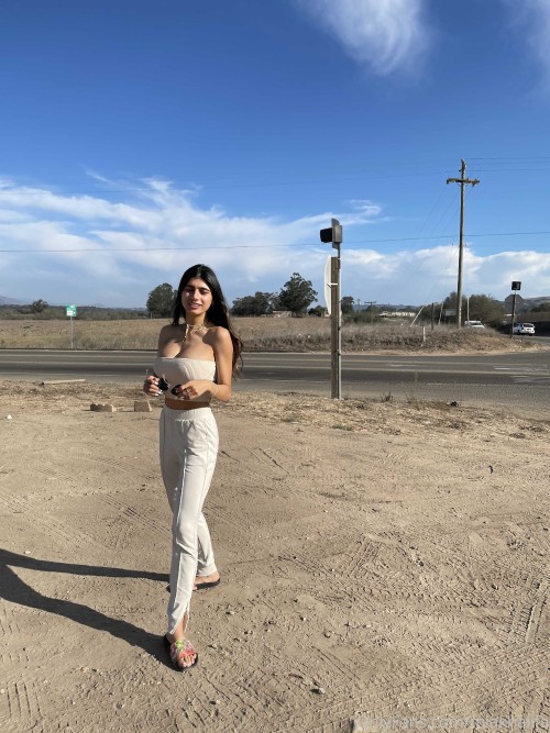 miakhalifa 02 11 2020 1185414787 Does this make you feel like you were on the road trip with 8 restr