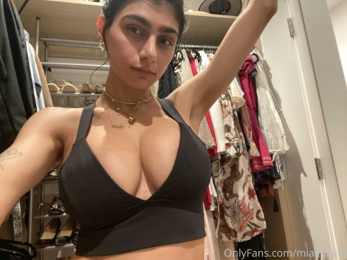 miakhalifa 08 10 2020 1036530864 Trapped in the... wardrobe. Because what’s his face is canceled.