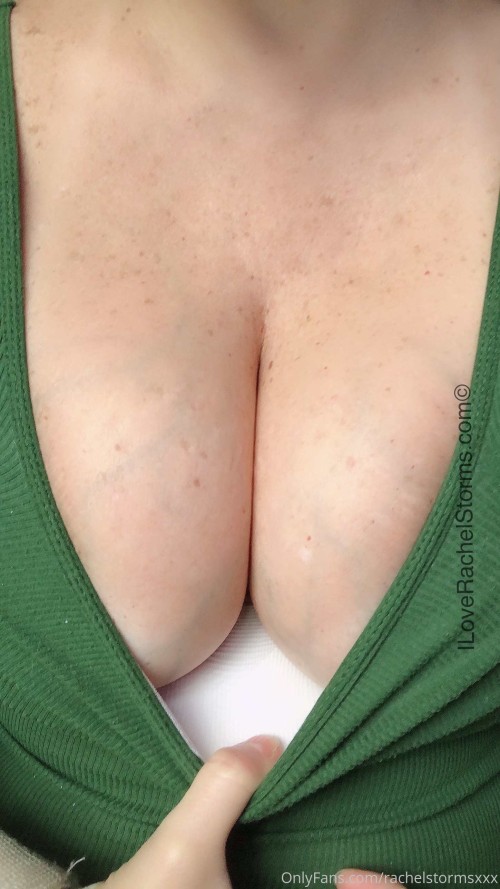rachelstormsxxx 01 08 2021 2180409974 Thought you’d like some random cleavage from today. ?