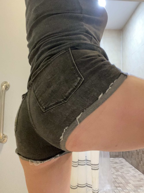 smashleyyx96 06 07 2021 2155832994 Do you like my shorts baby Want me to take them off Get in my DMs